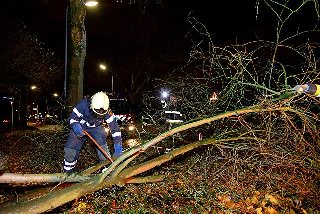 2013/305/GB 20131205a 002 Stormschade Kam Onneslaan.jpg